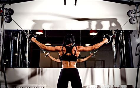 5 Best Cable Machine Exercises for Men to Lose Arm Fat and Build Strength