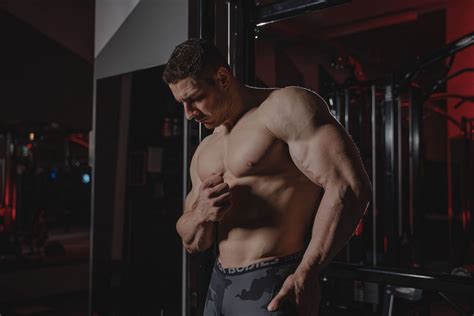 5 Best Functional Bodybuilding Abs Exercises for Men