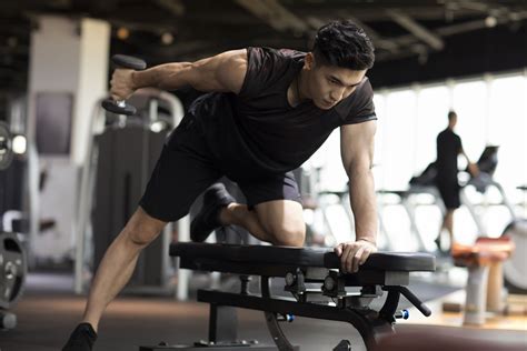 5 Best Tricep Kickbacks Variation Exercises for Men