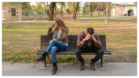 5 Cara Mengatasi Masalah Komunikasi dalam Hubungan - wintechmobiles.com