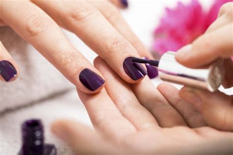 5 Perfect Substitutes for Your Nail Polish Remover