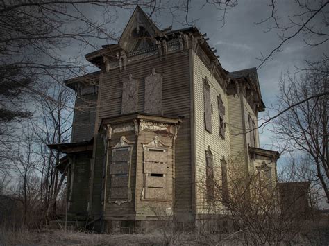 5 Places for the Scariest Haunted House in Ohio