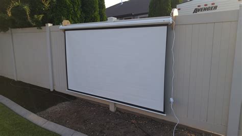 5 Tips For Mounting A Projector Screen Outside