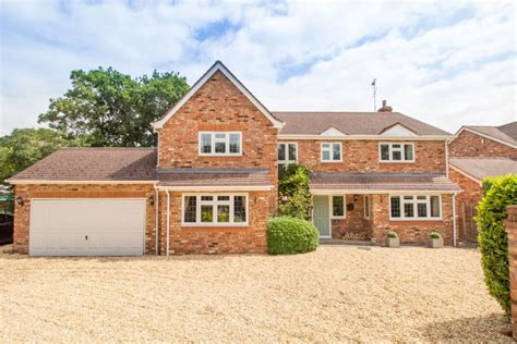 5 bedroom detached house for sale in Wokingham