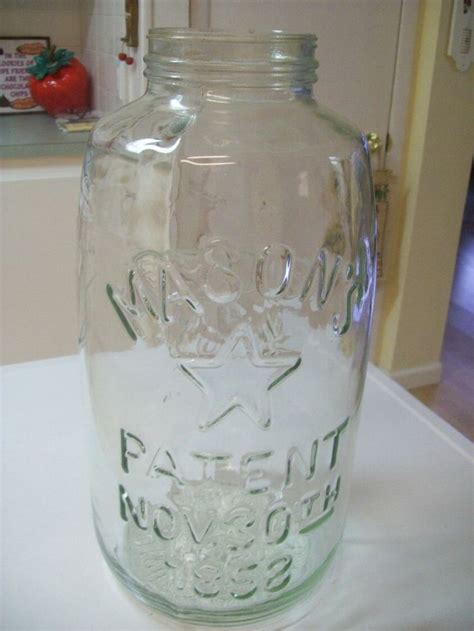 FOR AUCTION IS THIS 5 GALLON MASON'S PICKLE JAR. IT SAYS "MASONS PATENT NOV 30 TH 1858" ON ONE SIDE AND EAGLE ON THE OTHER. SEE PICTURES. IN VERY GOOD CONDITION. NO CRACKS OR SCRATCHES. NO LID. BAIL I. 