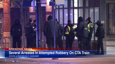 5 in custody after attempted robbery on CTA train in Loop