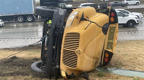 5 injured after school bus overturns on Dan Ryan Expressway