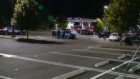 5 injured in shooting at Seattle parking lot; police say no immediate arrests