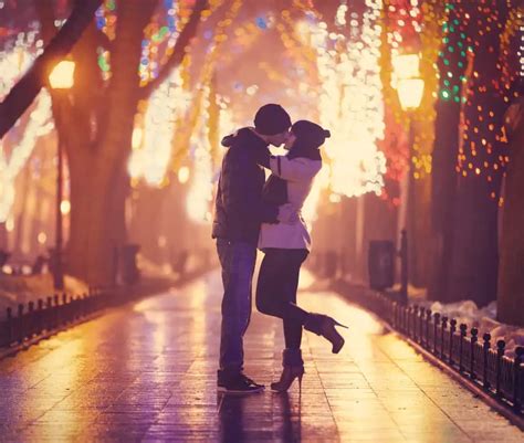 5 most romantic kisses everyday love