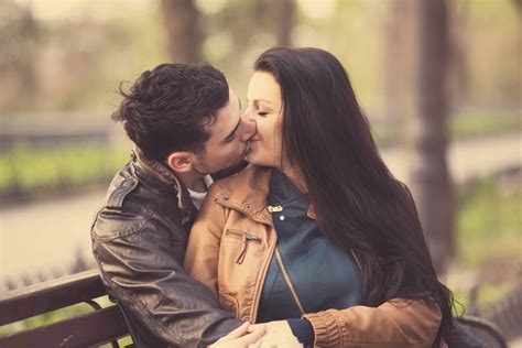 5 most romantic kisses everyone needs to play