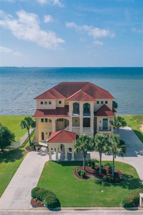 5 of the Best Towns to Buy Florida Waterfront Homes