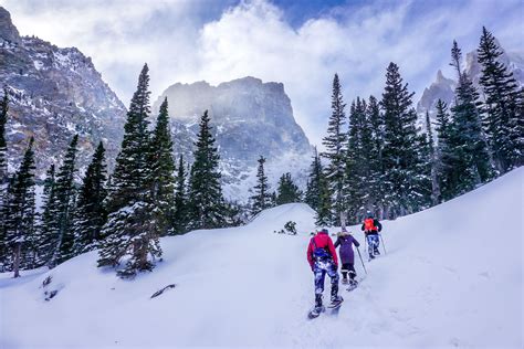5 things to do before a winter hike in Colorado