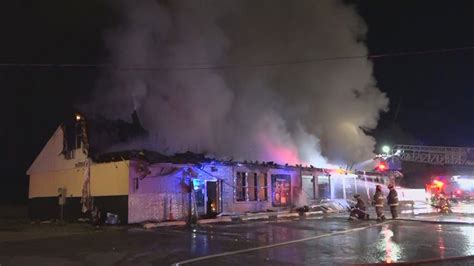 5-alarm fire destroys at Metro East convenience store