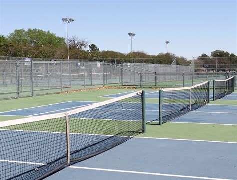 50 tennis court facilities in Dallas, TX