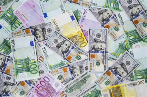 Convierta 5.500.000 Dólar estadounidense a Euro. Obtenga tipos de cambio del mercado medio en directo, historiales de tipos y datos y gráficos de divisas de USD a EUR con el conversor de divisas gratuito de Xe.. 