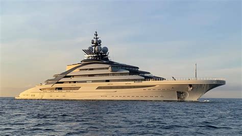 Jeff Bezos’ $500M superyacht, and more big boats, are stars of Canne