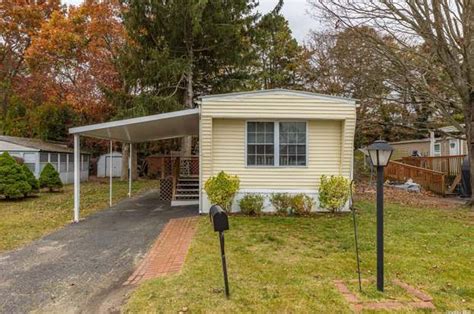 51 Betsy Ross Dr Bohemia, NY 11716 - Coldwell Banker