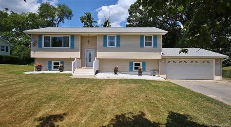 3 beds, 1.5 baths, 1402 sq. ft. house located at 52 Loch Lomond, Middletown, NY 10941 sold for $240,000 on Jan 24, 2018. MLS# H4732237. Welcome home to this pristine split level home. Spacious foye.... 