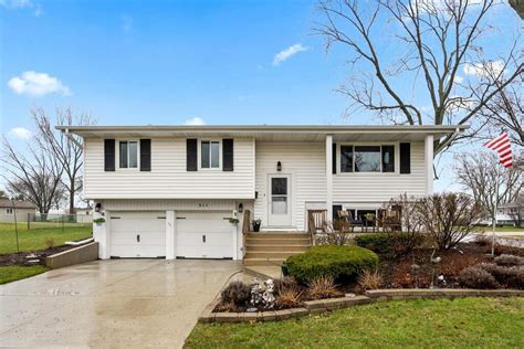 511 Cambridge Dr Schaumburg, IL 60193 - Coldwell Banker