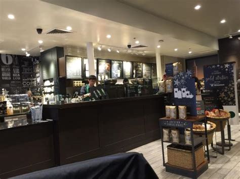 Notre localisateur de magasins vous aidera à trouver le Starbucks le plus près de vous où vous pourrez savourer de délicieuses boissons et profiter d'une connexion Wi-Fi gratuite. Trouver un Starbucks maintenant.. 