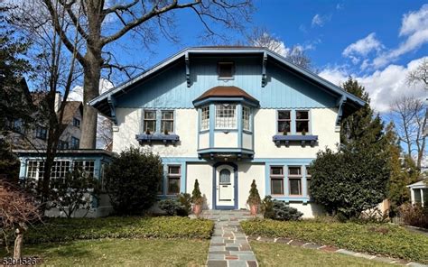 5 beds, 4 baths house located at 70 Melrose Pl, Montclair Twp., NJ 07042-2029 sold for $789,000 on Dec 12, 2018. MLS# 3506301.