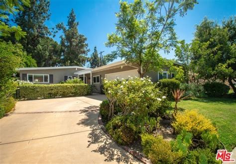 5933 Wish Ave, Encino CA, is a Single Family home that contains 2080 sq ft and was built in 1956.It contains 5 bedrooms and 3 bathrooms. The Zestimate for this Single Family is $1,192,100, which has decreased by $27,700 in the last 30 days.The Rent Zestimate for this Single Family is $5,699/mo, which has decreased by $276/mo in the last 30 days..