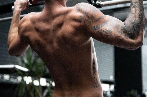 6 Best Trap Exercises for Men to Build Mass 