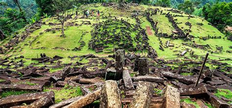 6 Destinasi Wisata Arkeologi di Indonesia - Traveloka - wintechmobiles.com