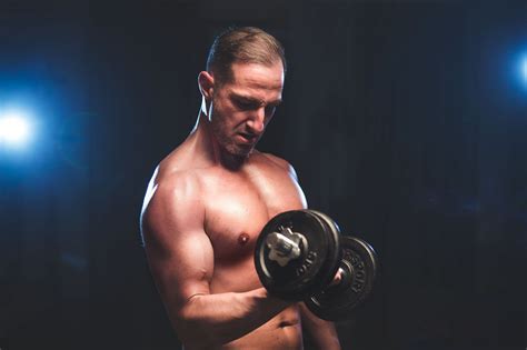 6 Dumbbell Exercises to Get Big Arms That Pop
