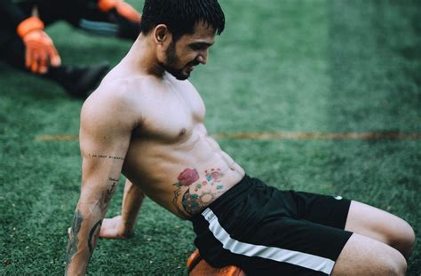 6 Easy Exercises for Men to Build Upper Abs