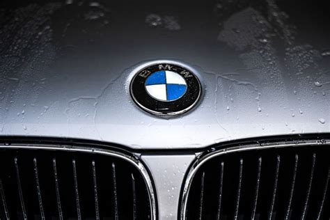 6 Fakta Unik di Balik BMW: Nyaris Diakuisisi Mercedes Benz