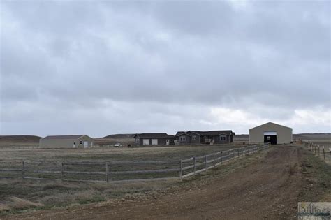 6 Miles South Chalk Butte Road - Brockway, Circle, MT 59214