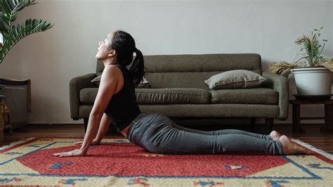 6 Simple Yoga Poses and Exercises to Do before Work