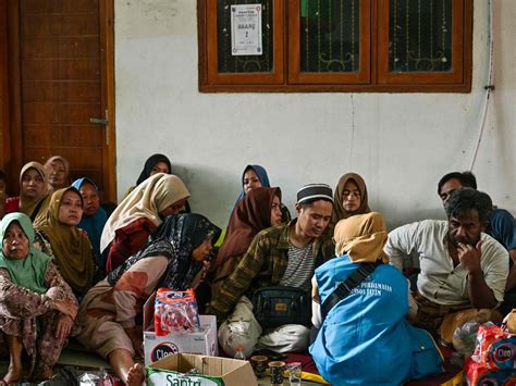 6 lifeless, seventeen unaccounted for after avalanche in Indonesia Java's central