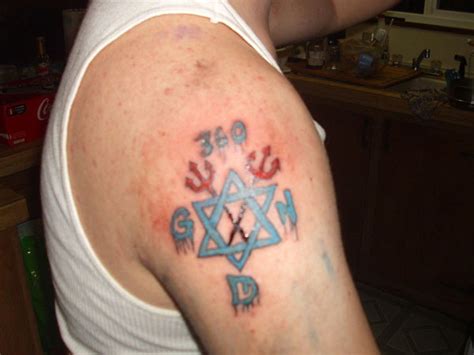 Crip 6 point star tattoos are also usually blue. Blue is the common co
