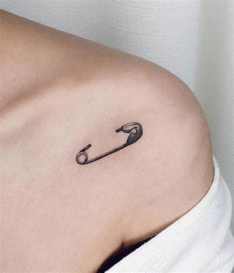 60 Exquisite Collarbone Tattoos for Women