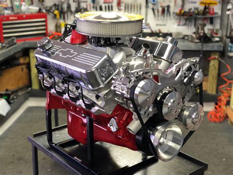 600 hp 383 stroker build. This month our focus was on bolting the bottom end together and installing the camshaft. Follow along to watch Greg Lovell kick it old school as he puts together an SBC the way they used to do it ... 