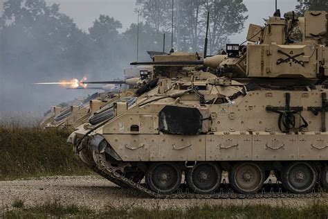 648 Bradley Fighting Vehicle Premium High Res Photos