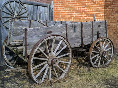 657 Old Farm Wagons Premium High Res Photos - Getty Images