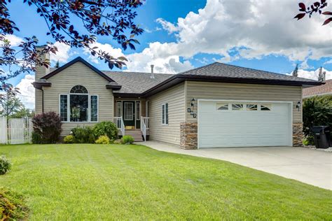 68 NE Stenlea Gate, Carstairs, AB T0M 0N0 MLS #A2033053