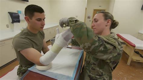 Army Orthopedic Specialist Enlisted 68B MOS Job Detail Assists with management of orthopedic clinic, or assists in treatment of patients with orthopedic conditions and injuries.. 