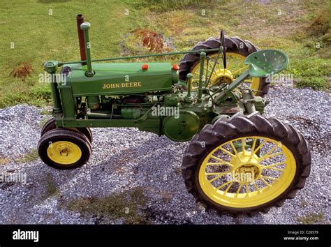 691 Antique John Deere Tractor Stock Photos, Images & Pictures …