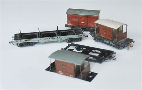 6x Hornby Dublo Rolling Stock - 3 Coaches, 2 Wagons, 1 Brake