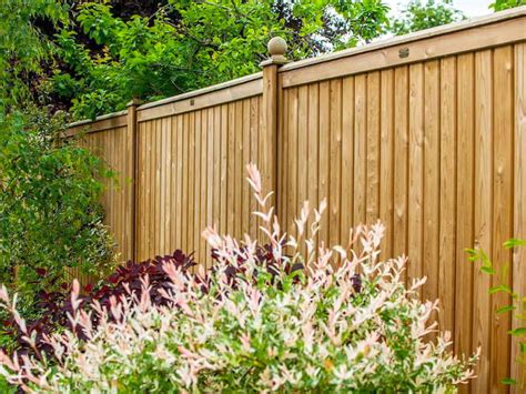 6x6 wood fence panels.  Fi&egrave;rement fabriqu&eacute; aux &Eacute;tats-Unis et apparten...