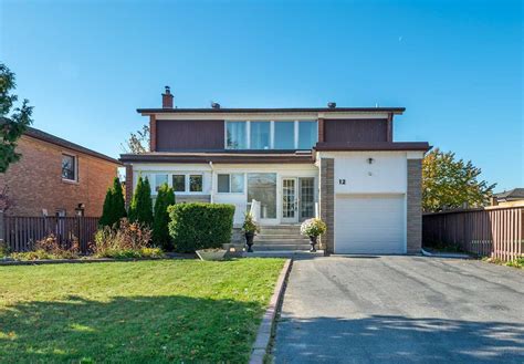 7 BOLINGBROKE RD, Toronto, Ontario, M6B3L5 — Point2 Canada