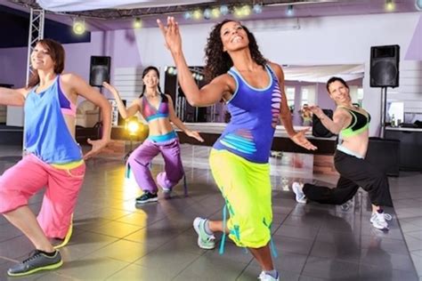 7 Benefícios do Zumba (e quantas calorias queima realmente