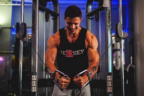 7 Dumbbell Exercises to Get Visible Traps
