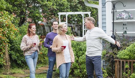 7 Things That Can Ruin a Family Reunion and How to Fix