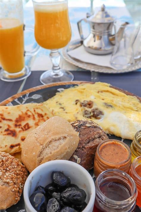 7 Traditional Moroccan Breakfast Foods (With Easy Recipes!)