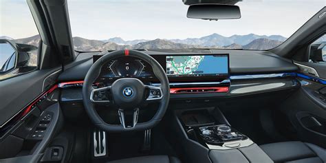 7 Ways to Use the Internet in Your Car